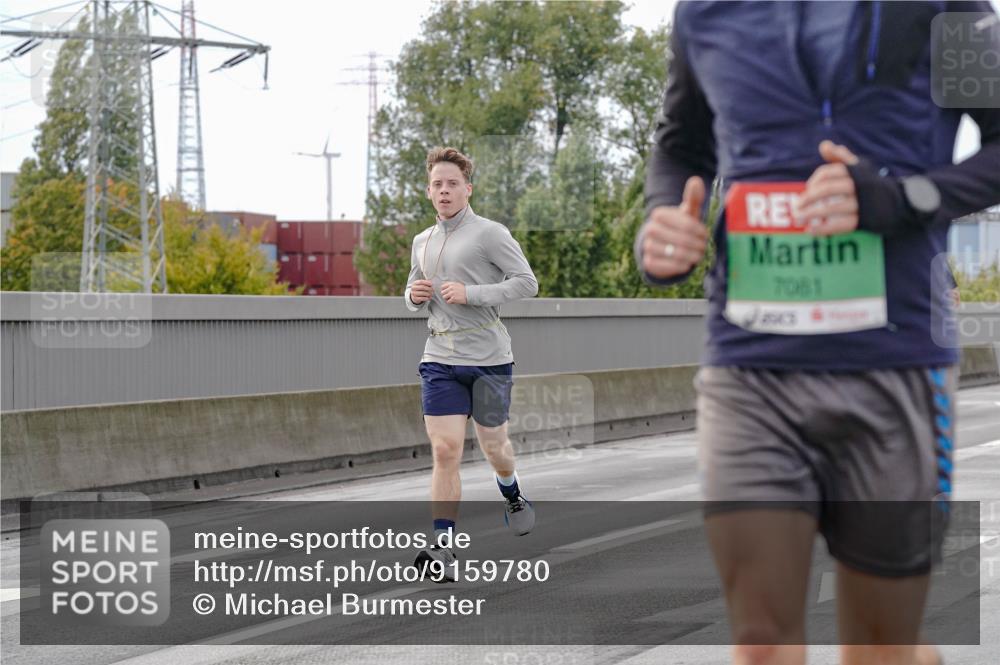 03.10.2025 - Köhlbrandbrückenlauf Michael Burmester http://msf.ph/oto/9159780 03.10.2025 15:47:40 Position 3 7081, 2043 meine-sportfotos.de