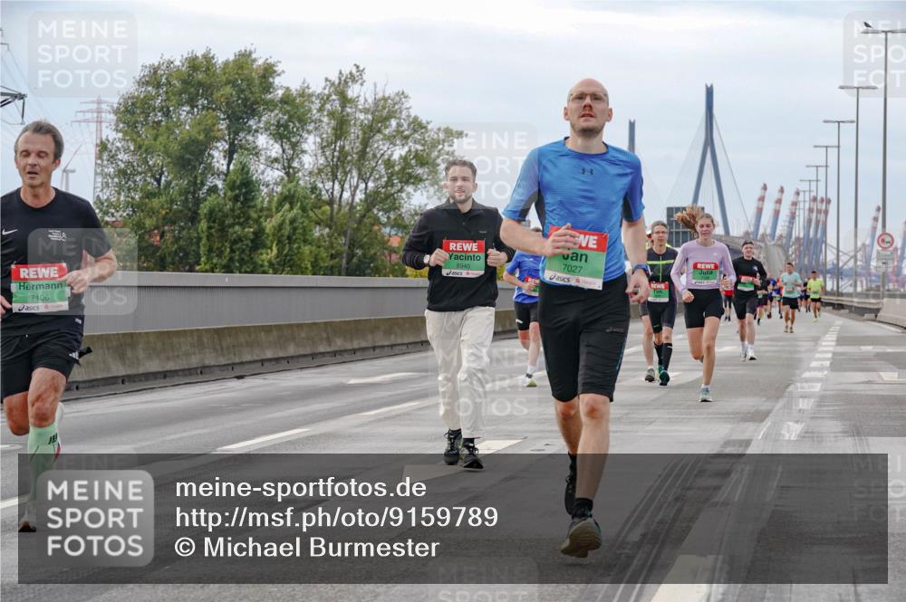 03.10.2025 - Köhlbrandbrückenlauf Michael Burmester http://msf.ph/oto/9159789 03.10.2025 15:47:45 Position 3 7106, 8940, 7027 meine-sportfotos.de