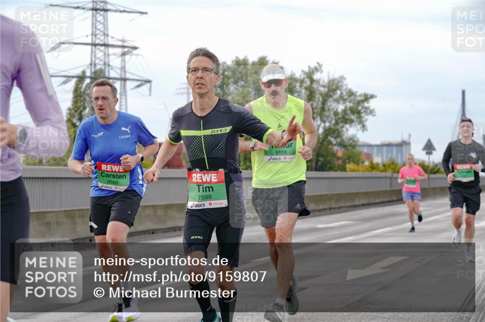 03.10.2025 - Köhlbrandbrückenlauf Michael Burmester http://msf.ph/oto/9159807 03.10.2025 15:47:52 Position 3 3, 9589, 7598, 3, 9113 meine-sportfotos.de