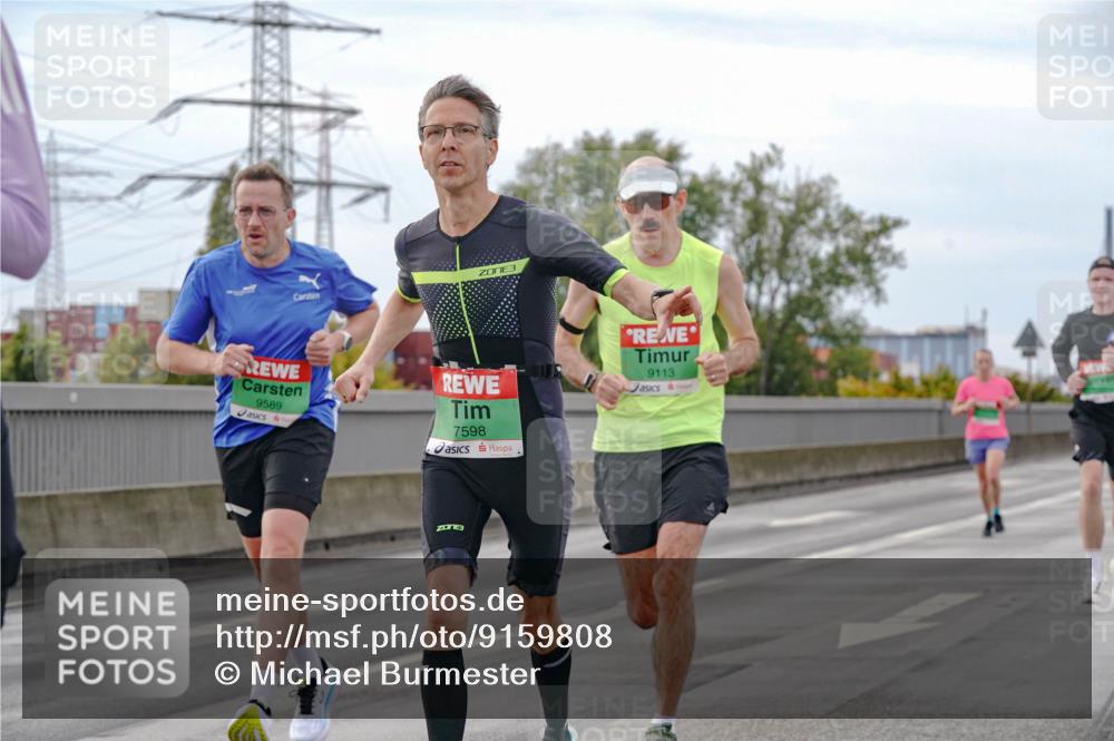 03.10.2025 - Köhlbrandbrückenlauf Michael Burmester http://msf.ph/oto/9159808 03.10.2025 15:47:52 Position 3 3, 9589, 7598, 9113 meine-sportfotos.de