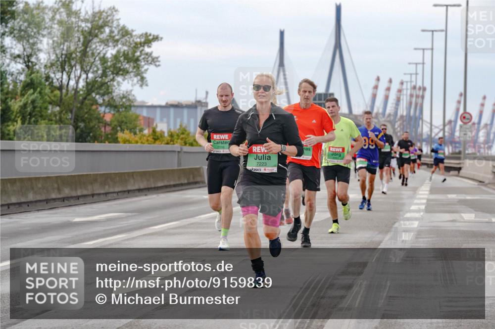 03.10.2025 - Köhlbrandbrückenlauf Michael Burmester http://msf.ph/oto/9159839 03.10.2025 15:48:08 Position 3 7116, 7223, 89 meine-sportfotos.de
