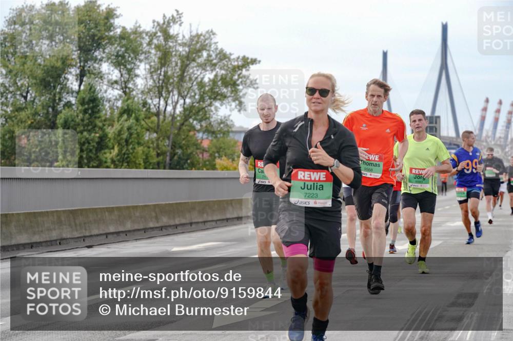 03.10.2025 - Köhlbrandbrückenlauf Michael Burmester http://msf.ph/oto/9159844 03.10.2025 15:48:09 Position 3 71, 7223, 9568, 99, 8883 meine-sportfotos.de