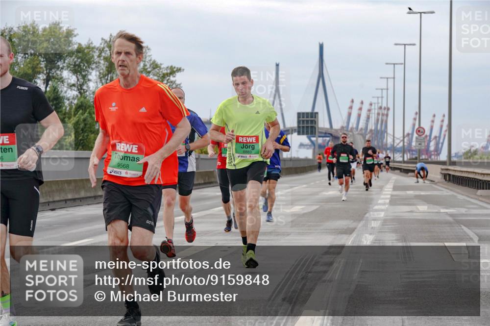 03.10.2025 - Köhlbrandbrückenlauf Michael Burmester http://msf.ph/oto/9159848 03.10.2025 15:48:12 Position 3 6, 9568, 8883 meine-sportfotos.de