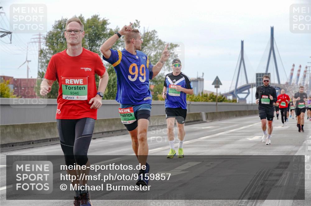 03.10.2025 - Köhlbrandbrückenlauf Michael Burmester http://msf.ph/oto/9159857 03.10.2025 15:48:16 Position 3 9346, 99, 8811 meine-sportfotos.de