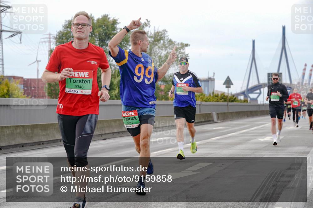 03.10.2025 - Köhlbrandbrückenlauf Michael Burmester http://msf.ph/oto/9159858 03.10.2025 15:48:16 Position 3 9346, 99, 8811 meine-sportfotos.de