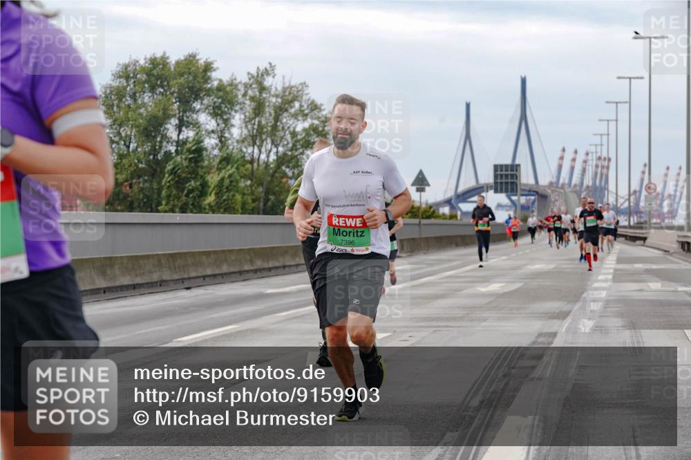 03.10.2025 - Köhlbrandbrückenlauf Michael Burmester http://msf.ph/oto/9159903 03.10.2025 15:48:38 Position 3 7396 meine-sportfotos.de