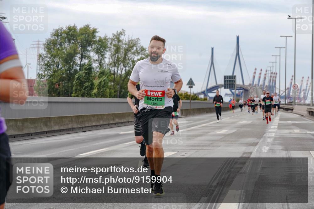 03.10.2025 - Köhlbrandbrückenlauf Michael Burmester http://msf.ph/oto/9159904 03.10.2025 15:48:39 Position 3 7396 meine-sportfotos.de