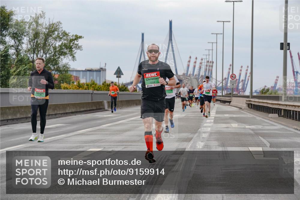 03.10.2025 - Köhlbrandbrückenlauf Michael Burmester http://msf.ph/oto/9159914 03.10.2025 15:48:48 Position 3 7259 meine-sportfotos.de