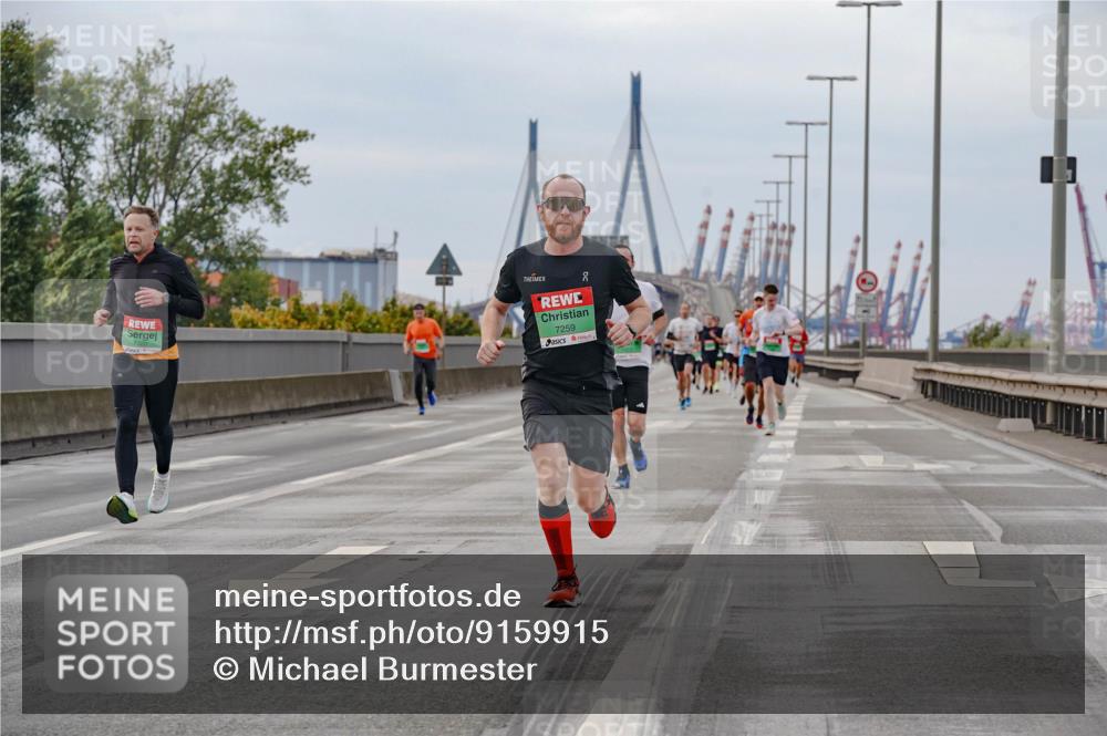 03.10.2025 - Köhlbrandbrückenlauf Michael Burmester http://msf.ph/oto/9159915 03.10.2025 15:48:49 Position 3 7259 meine-sportfotos.de