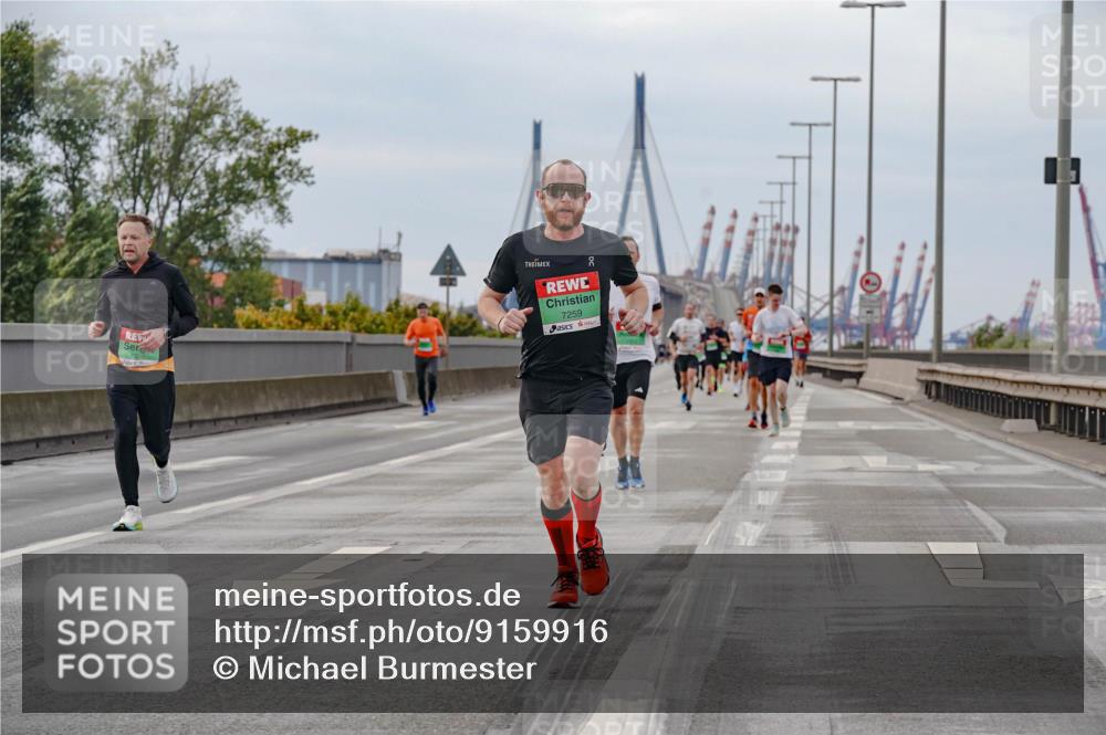 03.10.2025 - Köhlbrandbrückenlauf Michael Burmester http://msf.ph/oto/9159916 03.10.2025 15:48:49 Position 3 7259 meine-sportfotos.de
