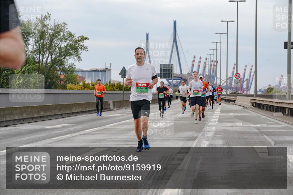 03.10.2025 - Köhlbrandbrückenlauf Michael Burmester http://msf.ph/oto/9159919 03.10.2025 15:48:52 Position 3 7372 meine-sportfotos.de