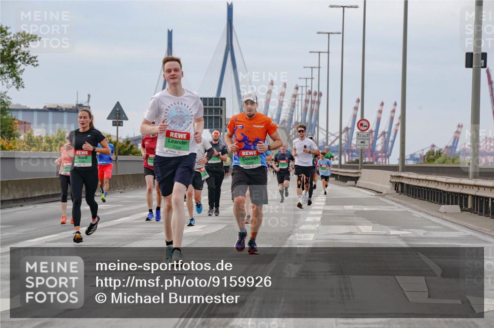 03.10.2025 - Köhlbrandbrückenlauf Michael Burmester http://msf.ph/oto/9159926 03.10.2025 15:48:58 Position 3 7144, 7398, 12, 5, 7265 meine-sportfotos.de