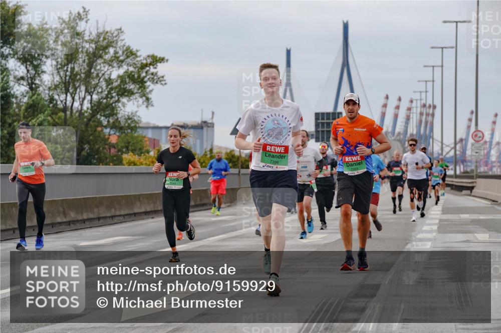 03.10.2025 - Köhlbrandbrückenlauf Michael Burmester http://msf.ph/oto/9159929 03.10.2025 15:48:58 Position 3 7144, 7398, 7265 meine-sportfotos.de