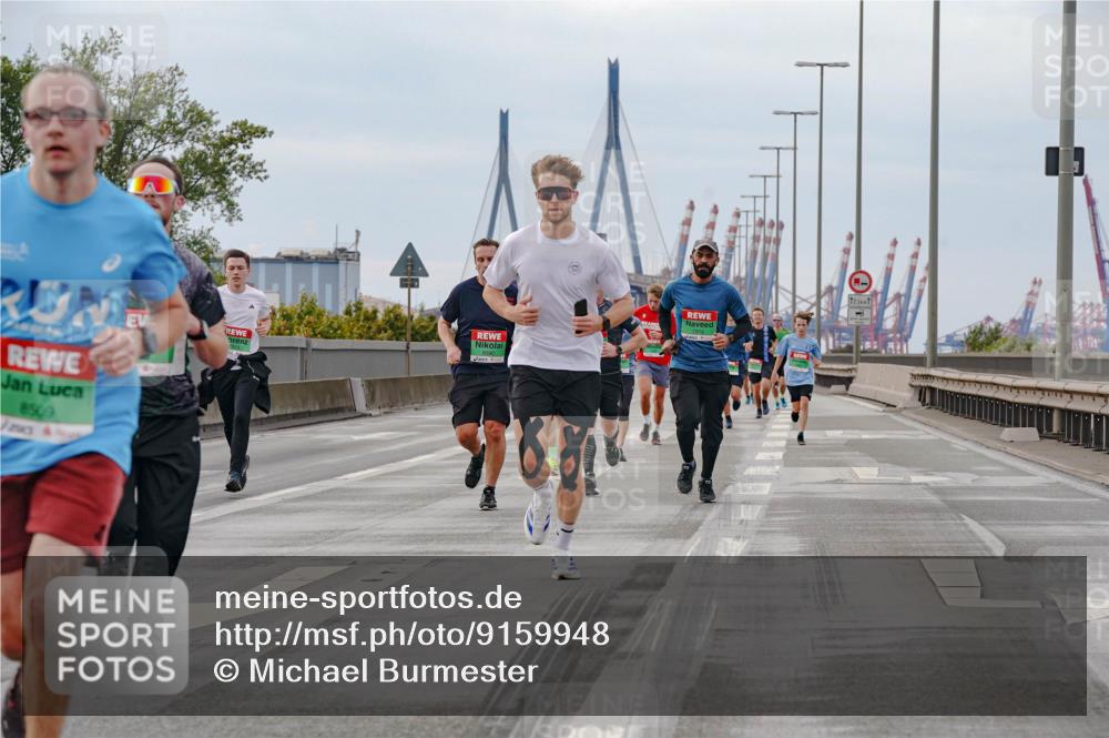 03.10.2025 - Köhlbrandbrückenlauf Michael Burmester http://msf.ph/oto/9159948 03.10.2025 15:49:07 Position 3 8509 meine-sportfotos.de