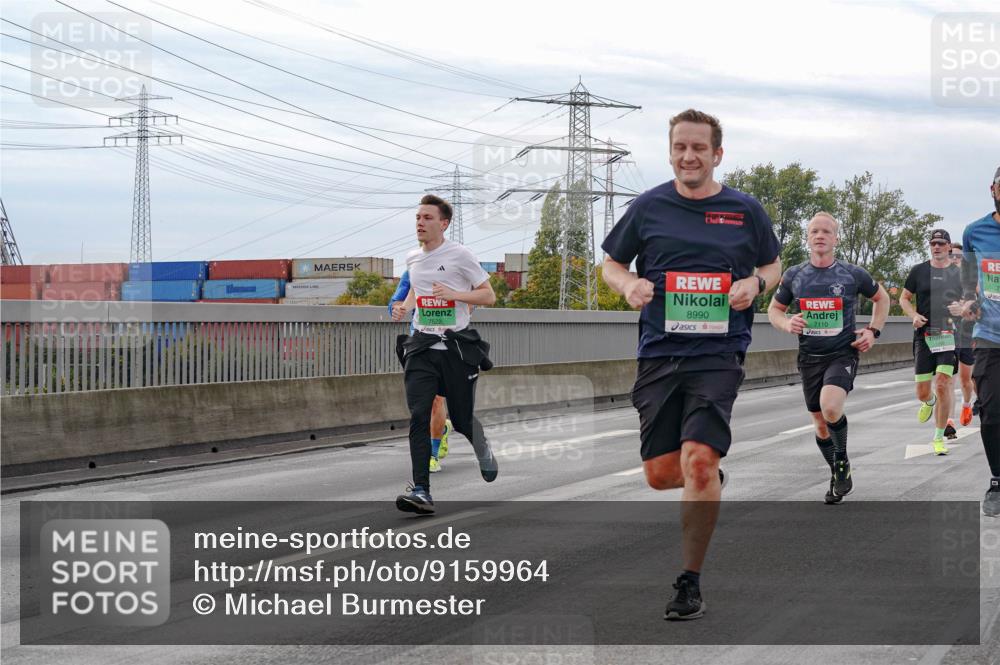 03.10.2025 - Köhlbrandbrückenlauf Michael Burmester http://msf.ph/oto/9159964 03.10.2025 15:49:13 Position 3 7522, 8990, 7110 meine-sportfotos.de