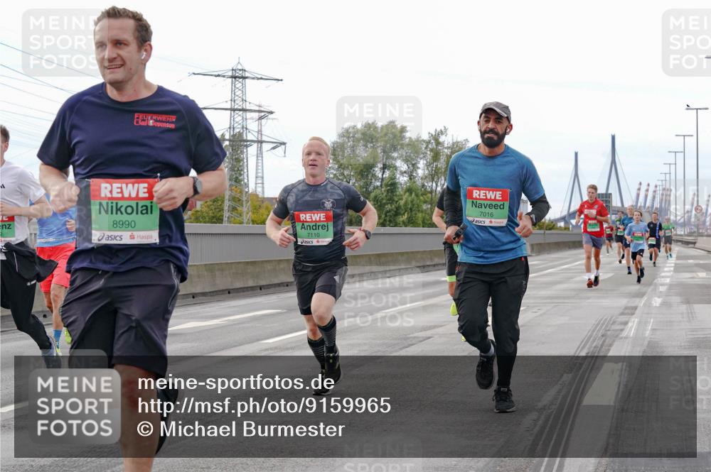 03.10.2025 - Köhlbrandbrückenlauf Michael Burmester http://msf.ph/oto/9159965 03.10.2025 15:49:14 Position 3 8990, 7110, 7016 meine-sportfotos.de