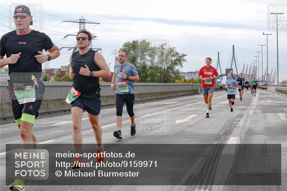 03.10.2025 - Köhlbrandbrückenlauf Michael Burmester http://msf.ph/oto/9159971 03.10.2025 15:49:16 Position 3 7299, 7290, 7115, 26, 247 meine-sportfotos.de