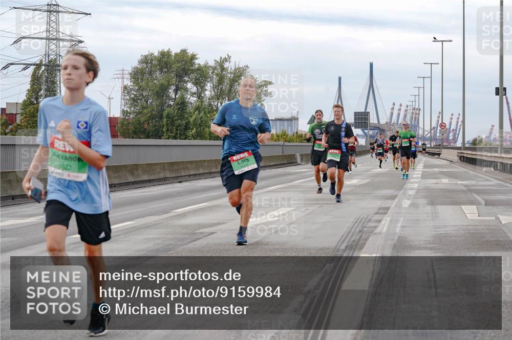 03.10.2025 - Köhlbrandbrückenlauf Michael Burmester http://msf.ph/oto/9159984 03.10.2025 15:49:21 Position 3 9023, 9324 meine-sportfotos.de