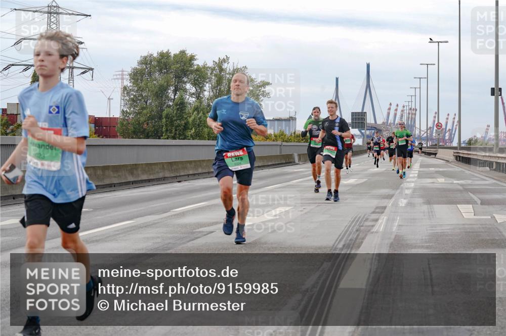03.10.2025 - Köhlbrandbrückenlauf Michael Burmester http://msf.ph/oto/9159985 03.10.2025 15:49:22 Position 3 10, 123, 9324 meine-sportfotos.de