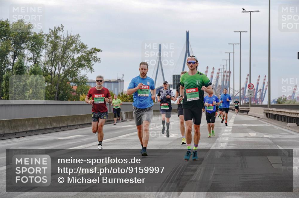 03.10.2025 - Köhlbrandbrückenlauf Michael Burmester http://msf.ph/oto/9159997 03.10.2025 15:49:29 Position 3 7102, 7132, 12 meine-sportfotos.de