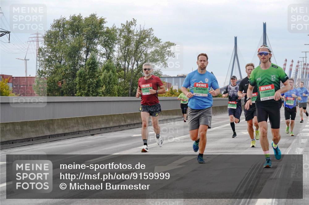 03.10.2025 - Köhlbrandbrückenlauf Michael Burmester http://msf.ph/oto/9159999 03.10.2025 15:49:30 Position 3 7098, 7102, 7818, 7132 meine-sportfotos.de