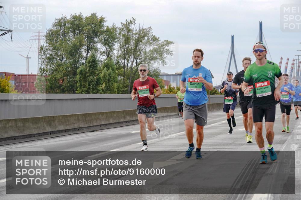 03.10.2025 - Köhlbrandbrückenlauf Michael Burmester http://msf.ph/oto/9160000 03.10.2025 15:49:30 Position 3 7098, 7102, 18, 7132 meine-sportfotos.de