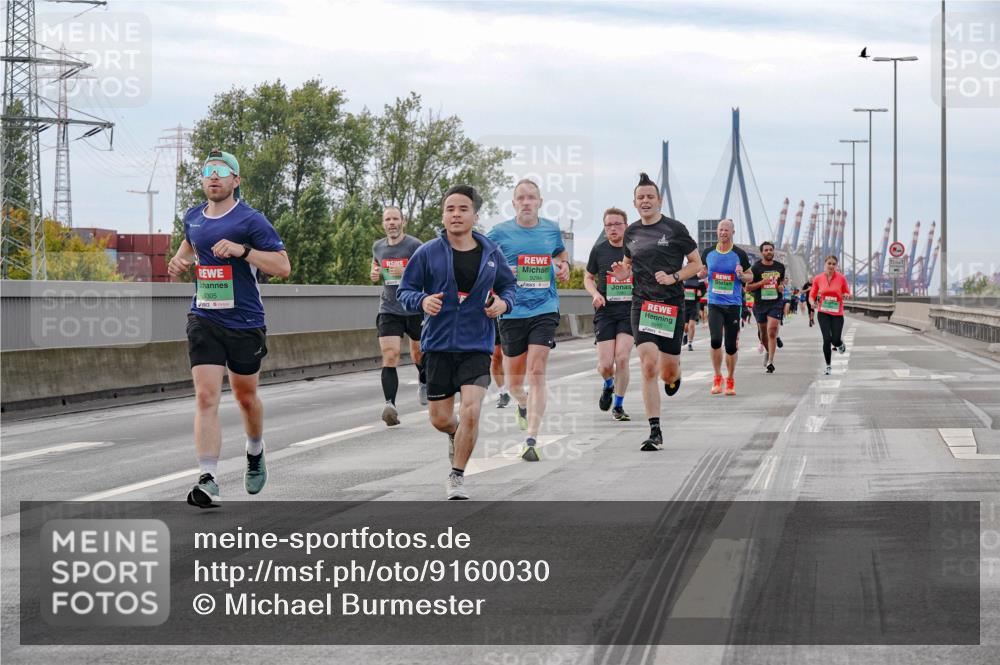 03.10.2025 - Köhlbrandbrückenlauf Michael Burmester http://msf.ph/oto/9160030 03.10.2025 15:49:47 Position 3 9305, 9294 meine-sportfotos.de