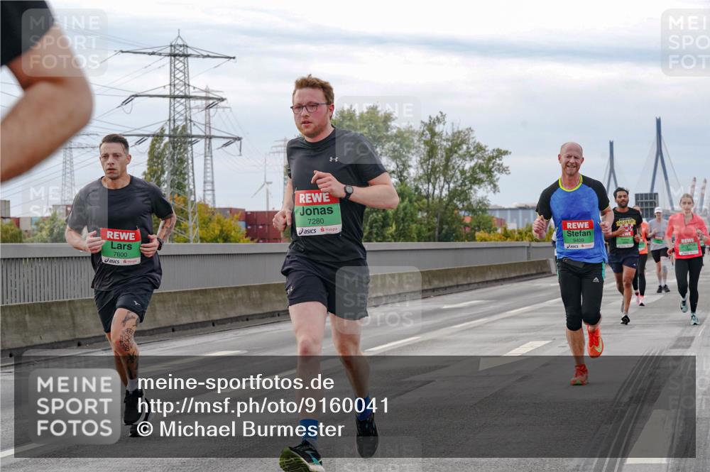03.10.2025 - Köhlbrandbrückenlauf Michael Burmester http://msf.ph/oto/9160041 03.10.2025 15:49:52 Position 3 7600, 7280, 9409 meine-sportfotos.de