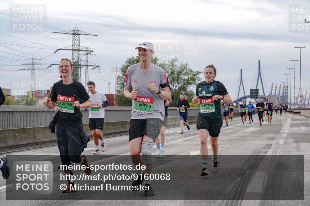 03.10.2025 - Köhlbrandbrückenlauf Michael Burmester http://msf.ph/oto/9160068 03.10.2025 15:50:02 Position 3 9570, 7125, 7257 meine-sportfotos.de