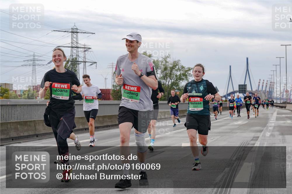 03.10.2025 - Köhlbrandbrückenlauf Michael Burmester http://msf.ph/oto/9160069 03.10.2025 15:50:02 Position 3 9570, 7125, 7257 meine-sportfotos.de