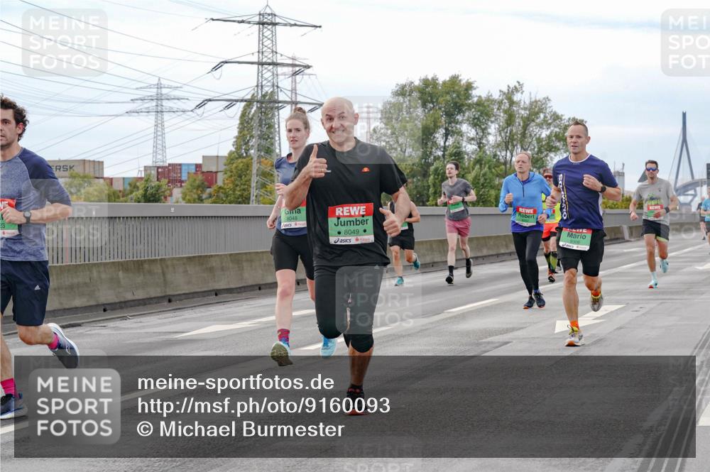 03.10.2025 - Köhlbrandbrückenlauf Michael Burmester http://msf.ph/oto/9160093 03.10.2025 15:50:13 Position 3 8048, 8049, 9306 meine-sportfotos.de