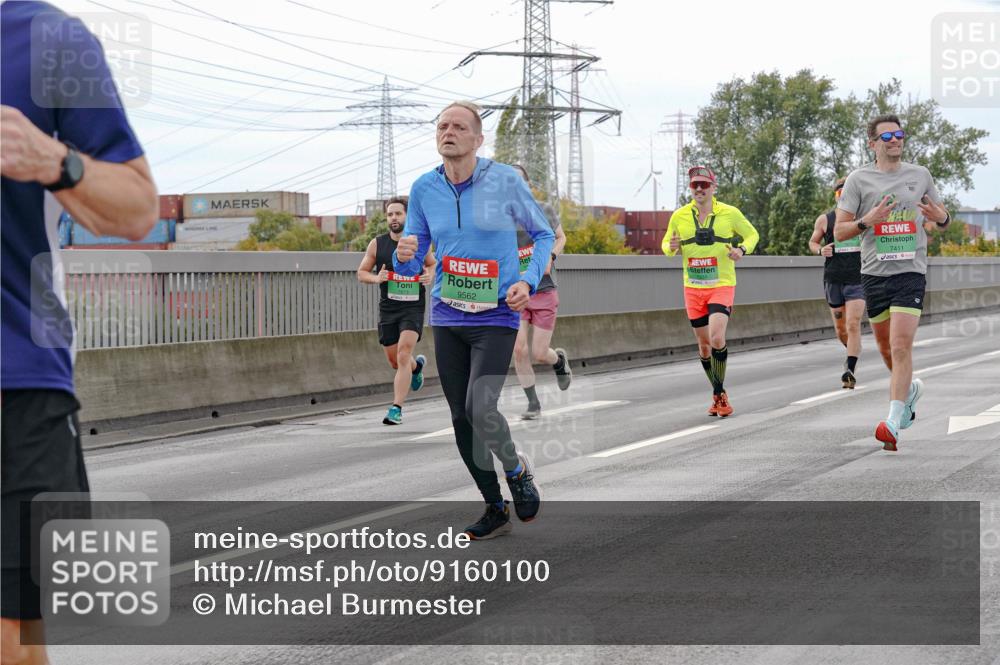 03.10.2025 - Köhlbrandbrückenlauf Michael Burmester http://msf.ph/oto/9160100 03.10.2025 15:50:16 Position 3 9562, 7673, 7411 meine-sportfotos.de