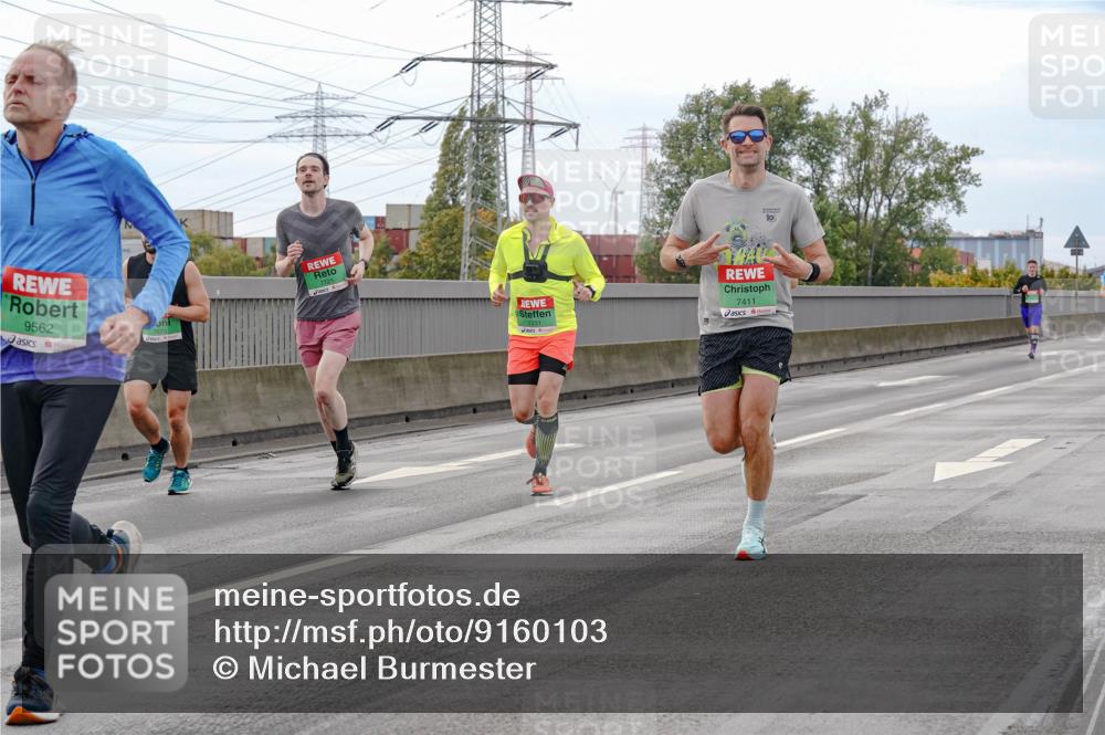 03.10.2025 - Köhlbrandbrückenlauf Michael Burmester http://msf.ph/oto/9160103 03.10.2025 15:50:17 Position 3 9562, 7411, 10 meine-sportfotos.de