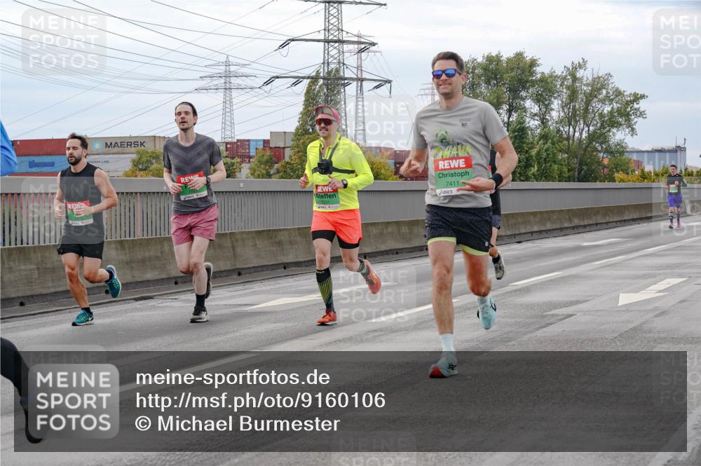 03.10.2025 - Köhlbrandbrückenlauf Michael Burmester http://msf.ph/oto/9160106 03.10.2025 15:50:17 Position 3 10, 7411, 7231 meine-sportfotos.de