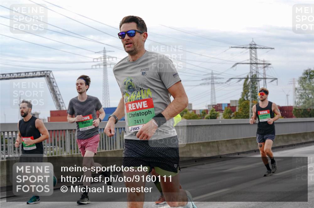 03.10.2025 - Köhlbrandbrückenlauf Michael Burmester http://msf.ph/oto/9160111 03.10.2025 15:50:19 Position 3 36, 10, 7721, 7411 meine-sportfotos.de