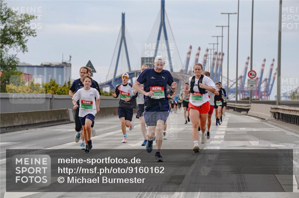 03.10.2025 - Köhlbrandbrückenlauf Michael Burmester http://msf.ph/oto/9160162 03.10.2025 15:50:45 Position 3 7281, 7599, 7245 meine-sportfotos.de