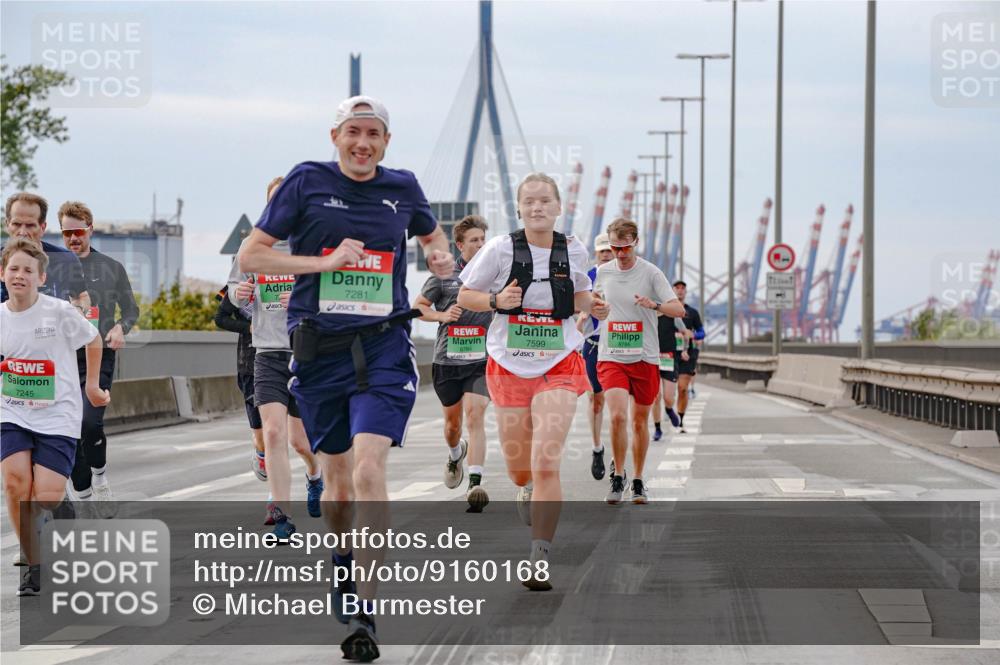 03.10.2025 - Köhlbrandbrückenlauf Michael Burmester http://msf.ph/oto/9160168 03.10.2025 15:50:48 Position 3 7281, 7599, 7245 meine-sportfotos.de