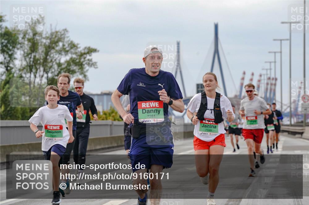 03.10.2025 - Köhlbrandbrückenlauf Michael Burmester http://msf.ph/oto/9160171 03.10.2025 15:50:49 Position 3 7245, 7281, 7599 meine-sportfotos.de