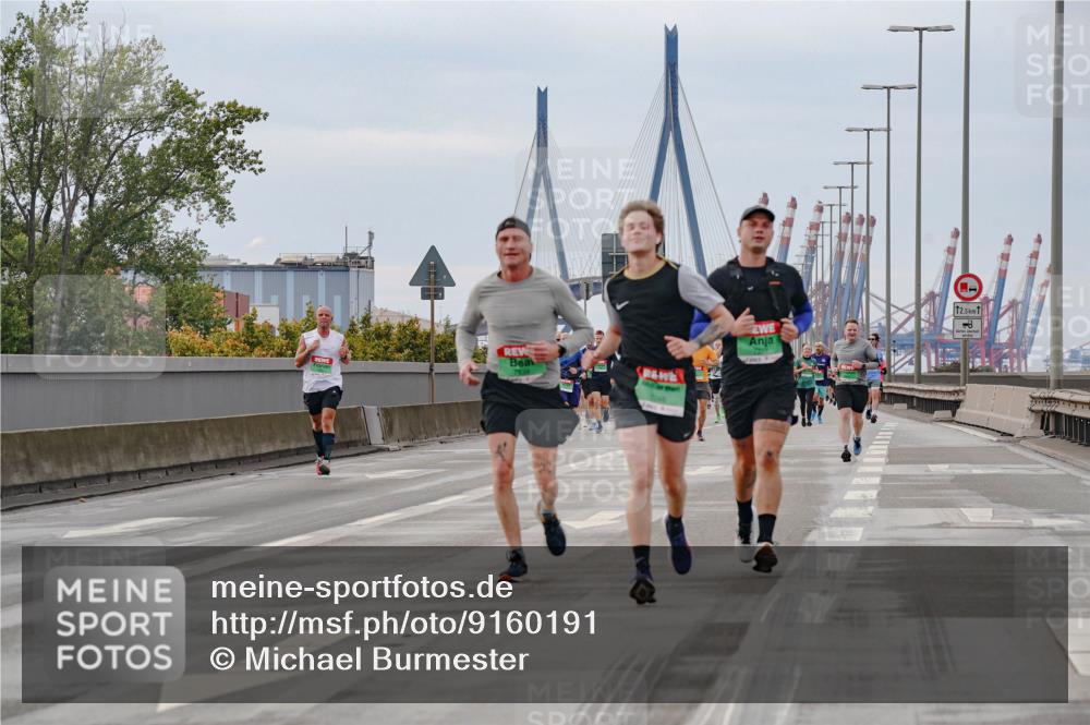 03.10.2025 - Köhlbrandbrückenlauf Michael Burmester http://msf.ph/oto/9160191 03.10.2025 15:50:59 Position 3 12, 5, 1 meine-sportfotos.de