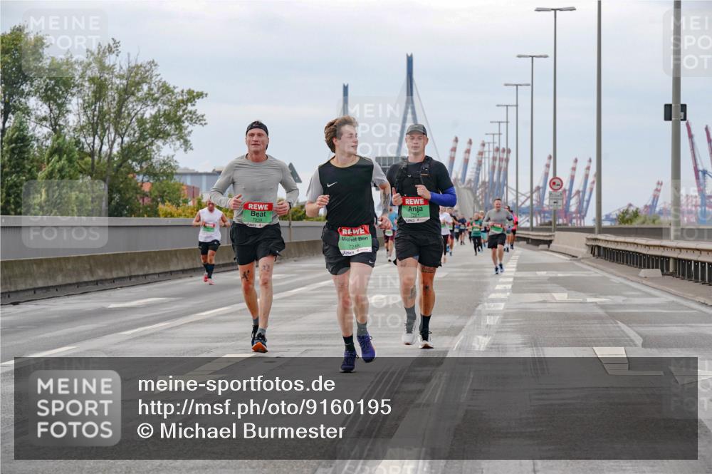 03.10.2025 - Köhlbrandbrückenlauf Michael Burmester http://msf.ph/oto/9160195 03.10.2025 15:51:01 Position 3 7239, 7248, 7221 meine-sportfotos.de