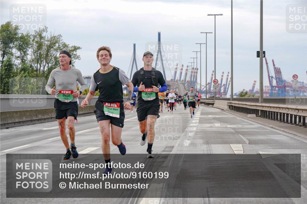 03.10.2025 - Köhlbrandbrückenlauf Michael Burmester http://msf.ph/oto/9160199 03.10.2025 15:51:02 Position 3 7239, 7248, 7221 meine-sportfotos.de