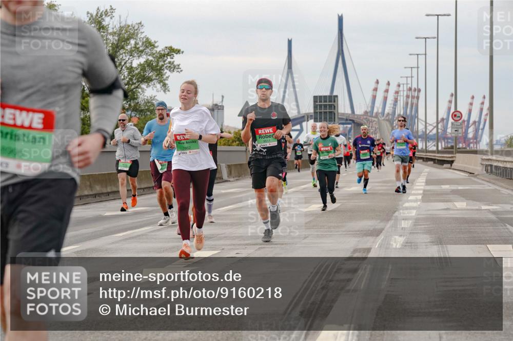 03.10.2025 - Köhlbrandbrückenlauf Michael Burmester http://msf.ph/oto/9160218 03.10.2025 15:51:17 Position 3 1995, 7862, 9511 meine-sportfotos.de