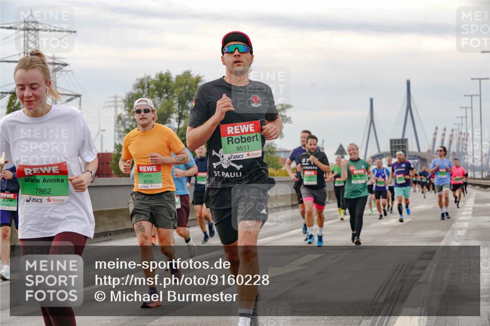 03.10.2025 - Köhlbrandbrückenlauf Michael Burmester http://msf.ph/oto/9160228 03.10.2025 15:51:21 Position 3 9127, 7862, 9730, 9511 meine-sportfotos.de