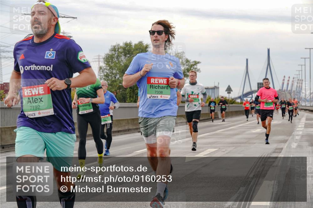 03.10.2025 - Köhlbrandbrückenlauf Michael Burmester http://msf.ph/oto/9160253 03.10.2025 15:51:30 Position 3 7192, 7455, 7338 meine-sportfotos.de