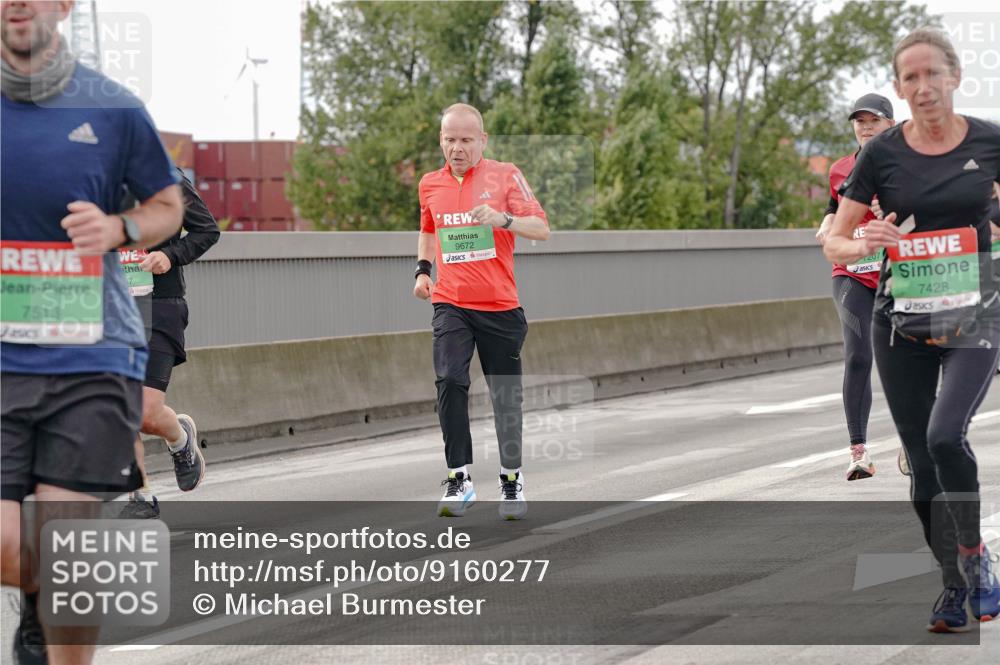 03.10.2025 - Köhlbrandbrückenlauf Michael Burmester http://msf.ph/oto/9160277 03.10.2025 15:51:42 Position 3 7513, 7, 9672, 7207, 7428 meine-sportfotos.de