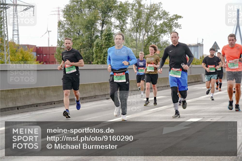 03.10.2025 - Köhlbrandbrückenlauf Michael Burmester http://msf.ph/oto/9160290 03.10.2025 15:51:49 Position 3 7811, 9566, 9299 meine-sportfotos.de