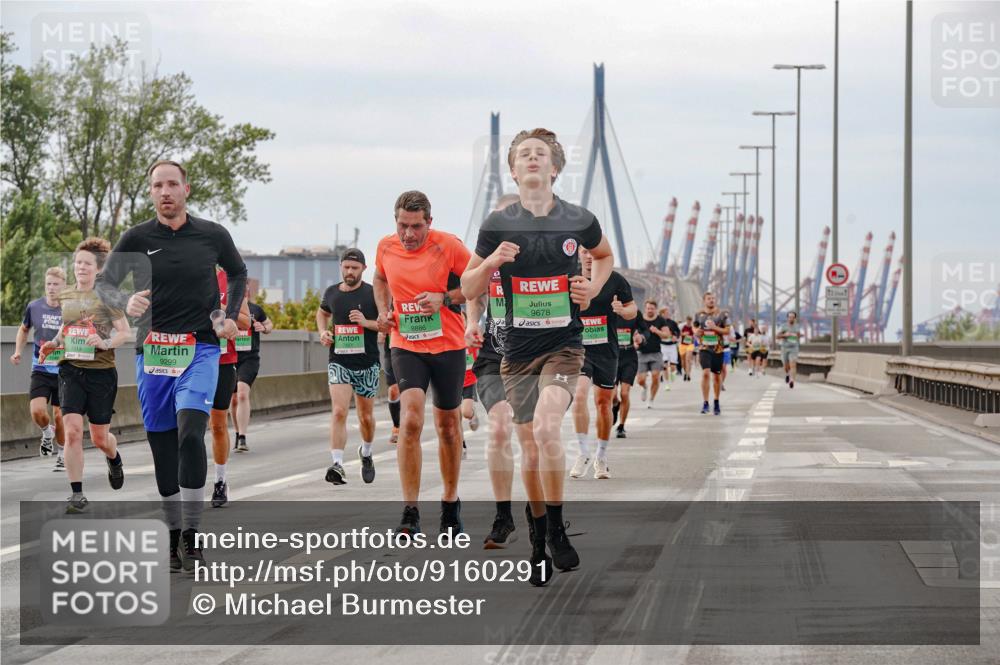 03.10.2025 - Köhlbrandbrückenlauf Michael Burmester http://msf.ph/oto/9160291 03.10.2025 15:51:49 Position 3 9678, 8886, 7213, 9299, 33 meine-sportfotos.de