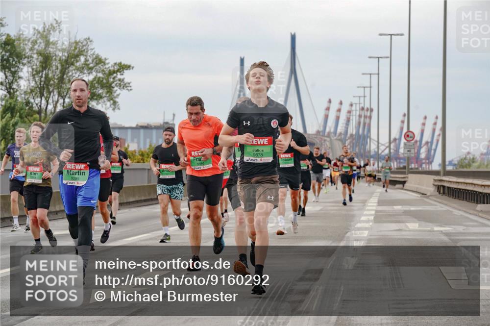 03.10.2025 - Köhlbrandbrückenlauf Michael Burmester http://msf.ph/oto/9160292 03.10.2025 15:51:49 Position 3 7213, 9299, 8886, 9678 meine-sportfotos.de