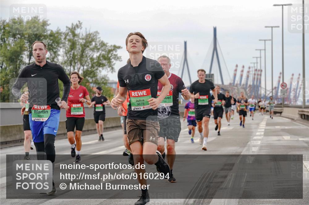 03.10.2025 - Köhlbrandbrückenlauf Michael Burmester http://msf.ph/oto/9160294 03.10.2025 15:51:51 Position 3 9299, 7151, 9678, 798 meine-sportfotos.de