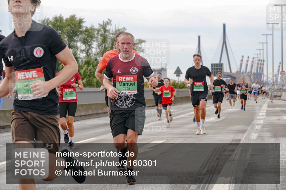 03.10.2025 - Köhlbrandbrückenlauf Michael Burmester http://msf.ph/oto/9160301 03.10.2025 15:51:52 Position 3 967, 7151, 7798 meine-sportfotos.de